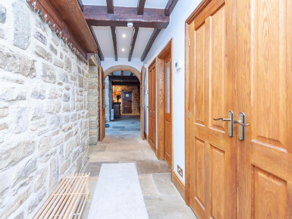 Farmhouse Barn - Rustic Luxury For Families -Leeds Pass The Keys Villa Pudsey Exterior photo